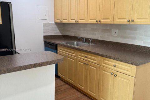 Appartement à louer à Miami, Floride: 2 chambres, 85.47 m2 № 1931636 - photo 5