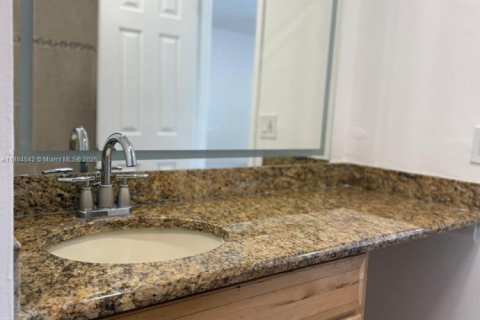 Appartement à louer à Miami, Floride: 2 chambres, 85.47 m2 № 1931636 - photo 15