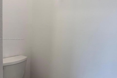 Appartement à louer à Miami, Floride: 2 chambres, 85.47 m2 № 1931636 - photo 16