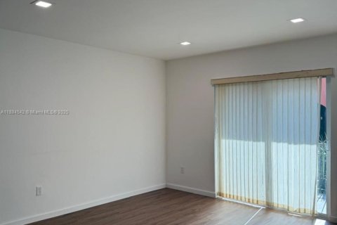 Appartement à louer à Miami, Floride: 2 chambres, 85.47 m2 № 1931636 - photo 9