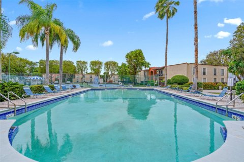 Appartement à louer à Miami, Floride: 2 chambres, 85.47 m2 № 1931636 - photo 24