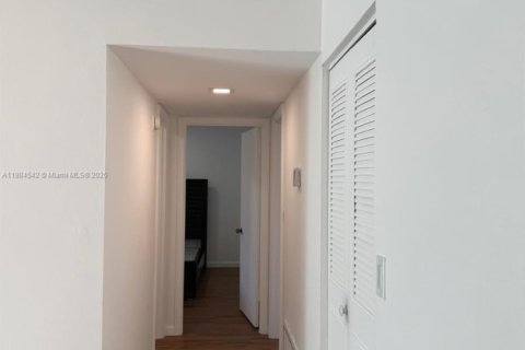 Appartement à louer à Miami, Floride: 2 chambres, 85.47 m2 № 1931636 - photo 11