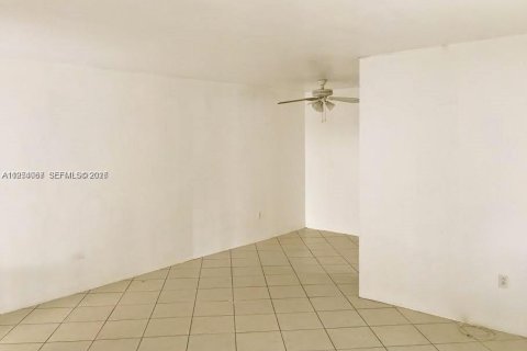 Купить кондоминиум в Норт-Майами, Флорида 1 спальня, 68.75м2, № 2008924 - фото 3