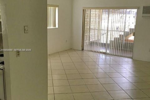 Купить кондоминиум в Норт-Майами, Флорида 1 спальня, 68.75м2, № 2008924 - фото 4