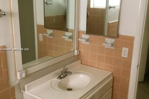 Купить кондоминиум в Норт-Майами, Флорида 1 спальня, 68.75м2, № 2008924 - фото 10