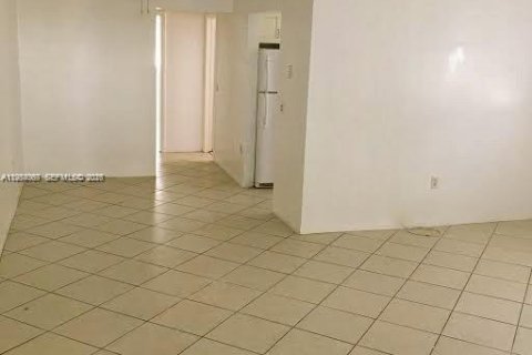 Купить кондоминиум в Норт-Майами, Флорида 1 спальня, 68.75м2, № 2008924 - фото 2