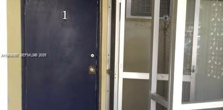 Кондоминиум с 1 спальней в Норт-Майами, Флорида № 2008924