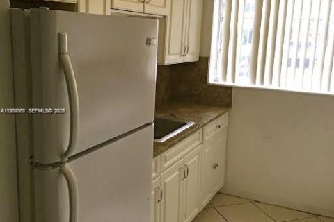 Купить кондоминиум в Норт-Майами, Флорида 1 спальня, 68.75м2, № 2008924 - фото 6