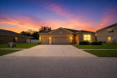 House in Hudson, Florida 4 bedrooms, 240.8 sq.m. № 2211383