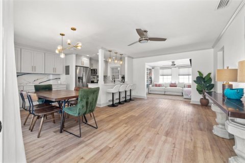 Appartement à louer à Treasure Island, Floride: 2 chambres, 111.48 m2 № 2358464 - photo 2