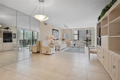 Condo in Aventura, Florida, 2 bedrooms  № 1701658 - photo 6