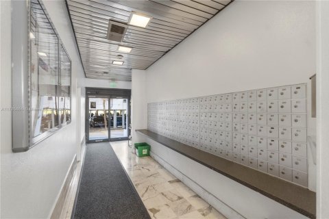 Condo in Aventura, Florida, 2 bedrooms  № 1701658 - photo 27