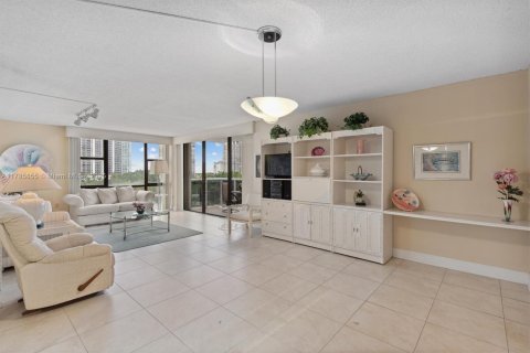 Condo in Aventura, Florida, 2 bedrooms  № 1701658 - photo 12