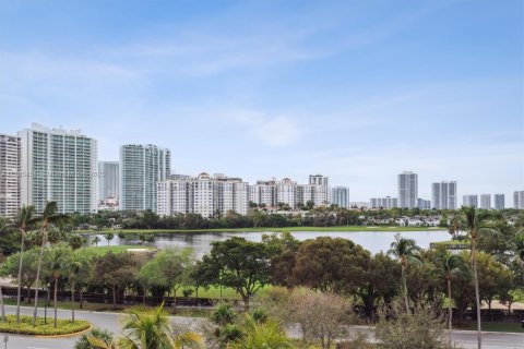 Condo in Aventura, Florida, 2 bedrooms  № 1701658 - photo 4