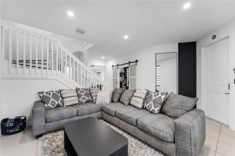 Touwnhouse à vendre à Homestead, Floride: 3 chambres, 154.12 m2 № 1981844 - photo 2