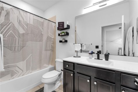 Touwnhouse à vendre à Homestead, Floride: 3 chambres, 154.12 m2 № 1981844 - photo 17