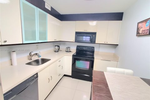 Copropriété à louer à Hollywood, Floride: 2 chambres, 108.7 m2 № 2046172 - photo 14