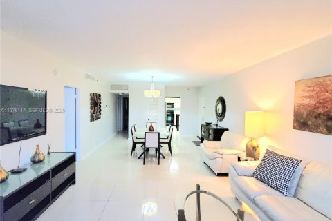 Copropriété à louer à Hollywood, Floride: 2 chambres, 108.7 m2 № 2046172 - photo 12
