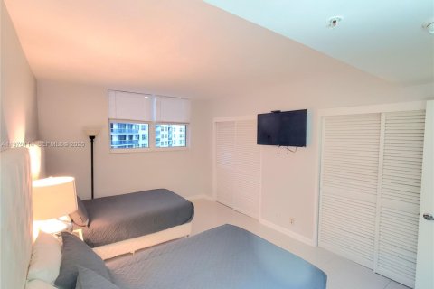 Copropriété à louer à Hollywood, Floride: 2 chambres, 108.7 m2 № 2046172 - photo 8