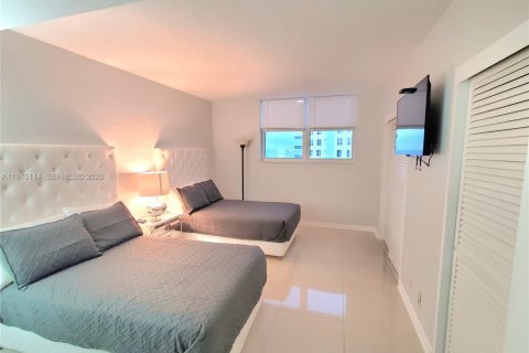 Copropriété à louer à Hollywood, Floride: 2 chambres, 108.7 m2 № 2046172 - photo 9