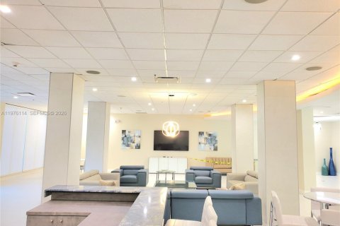 Copropriété à louer à Hollywood, Floride: 2 chambres, 108.7 m2 № 2046172 - photo 17