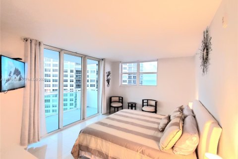 Copropriété à louer à Hollywood, Floride: 2 chambres, 108.7 m2 № 2046172 - photo 3