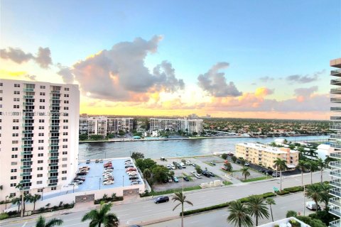 Condo à Hollywood, Floride, 2 chambres  № 2046172