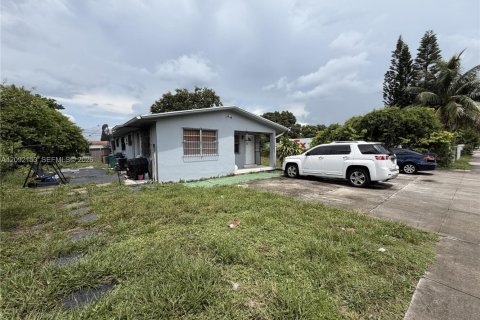 Immobilier commercial à vendre à Miami, Floride: 229.1 m2 № 2372771 - photo 4