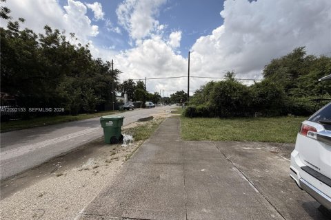 Immobilier commercial à vendre à Miami, Floride: 229.1 m2 № 2372771 - photo 5