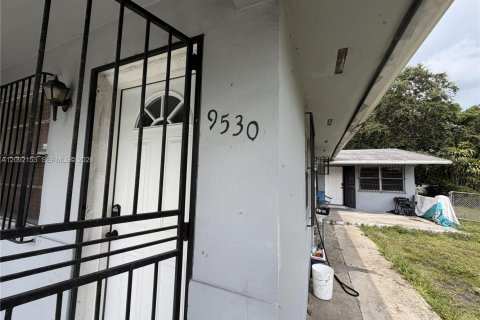Immobilier commercial à vendre à Miami, Floride: 229.1 m2 № 2372771 - photo 2