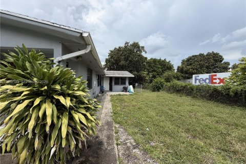 Immobilier commercial à vendre à Miami, Floride: 229.1 m2 № 2372771 - photo 15