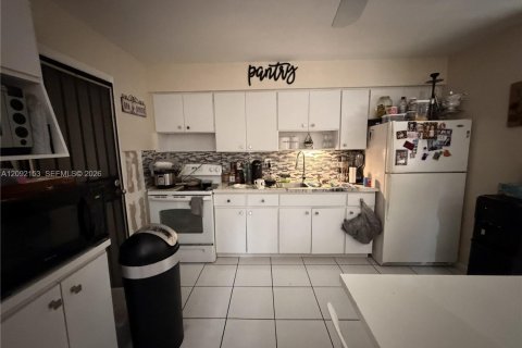 Immobilier commercial à vendre à Miami, Floride: 229.1 m2 № 2372771 - photo 13