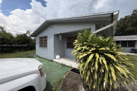 Immobilier commercial à vendre à Miami, Floride: 229.1 m2 № 2372771 - photo 3