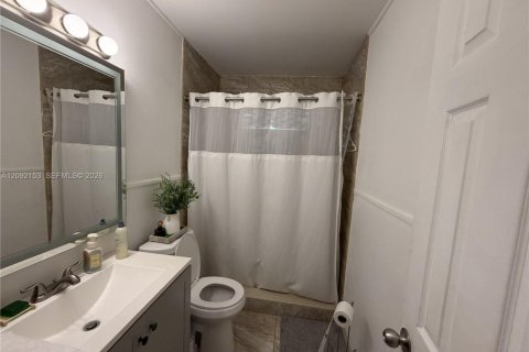 Immobilier commercial à vendre à Miami, Floride: 229.1 m2 № 2372771 - photo 8