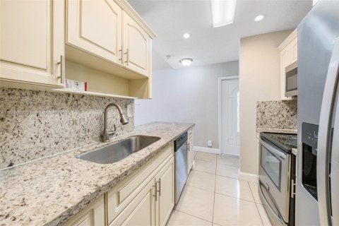 House in North Lauderdale, Florida 3 bedrooms, 97.55 sq.m. № 1655313 - photo 27