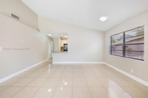 House in North Lauderdale, Florida 3 bedrooms, 97.55 sq.m. № 1655313 - photo 23