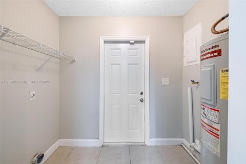 House in North Lauderdale, Florida 3 bedrooms, 97.55 sq.m. № 1655313 - photo 26