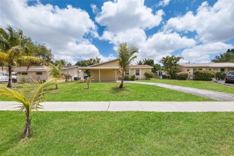 House in North Lauderdale, Florida 3 bedrooms, 97.55 sq.m. № 1655313 - photo 5