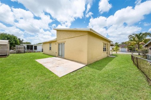 House in North Lauderdale, Florida 3 bedrooms, 97.55 sq.m. № 1655313 - photo 19