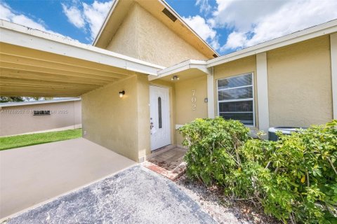 House in North Lauderdale, Florida 3 bedrooms, 97.55 sq.m. № 1655313 - photo 7
