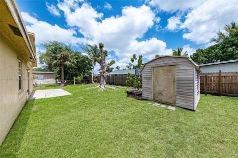 House in North Lauderdale, Florida 3 bedrooms, 97.55 sq.m. № 1655313 - photo 12