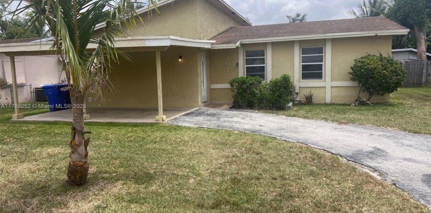 House in North Lauderdale, Florida 3 bedrooms, 97.55 sq.m. № 1655313