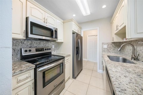 House in North Lauderdale, Florida 3 bedrooms, 97.55 sq.m. № 1655313 - photo 25