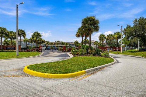 Townhouse in Gibsonton, Florida 2 bedrooms, 126.35 sq.m. № 2378016 - photo 6