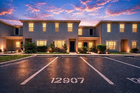 Townhouse in Gibsonton, Florida 2 bedrooms, 126.35 sq.m. № 2378016 - photo 4