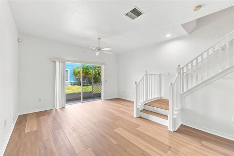Townhouse in Gibsonton, Florida 2 bedrooms, 126.35 sq.m. № 2378016 - photo 16