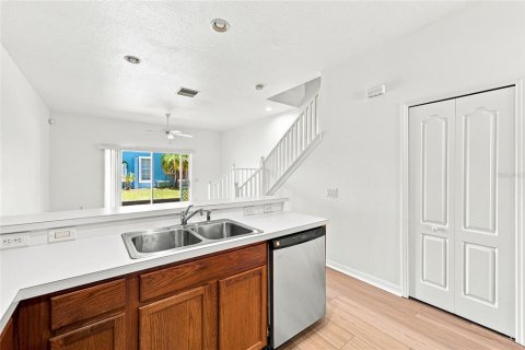 Townhouse in Gibsonton, Florida 2 bedrooms, 126.35 sq.m. № 2378016 - photo 14