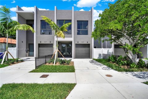 Condo in Miami, Florida, 3 bedrooms  № 2192406