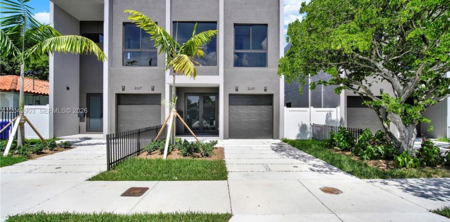 Condo in Miami, Florida, 3 bedrooms  № 2192406