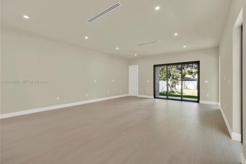Condo in Miami, Florida, 3 bedrooms  № 2192406 - photo 12